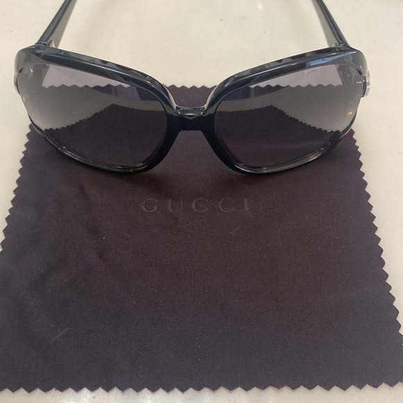 Gucci sunglasses 😎 - Picture 13 of 13